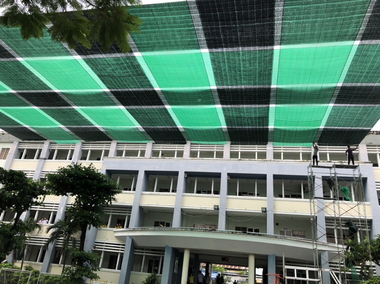 Lưới che nắng trường học